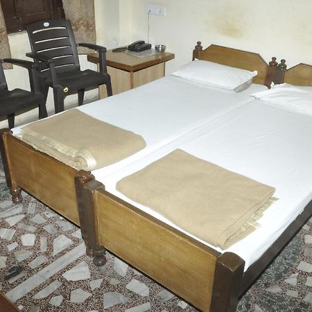 Hotel Lalit Palace Babina Exterior foto