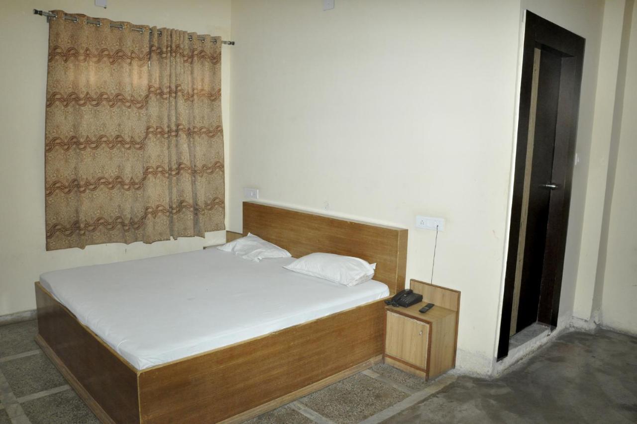 Hotel Lalit Palace Babina Exterior foto