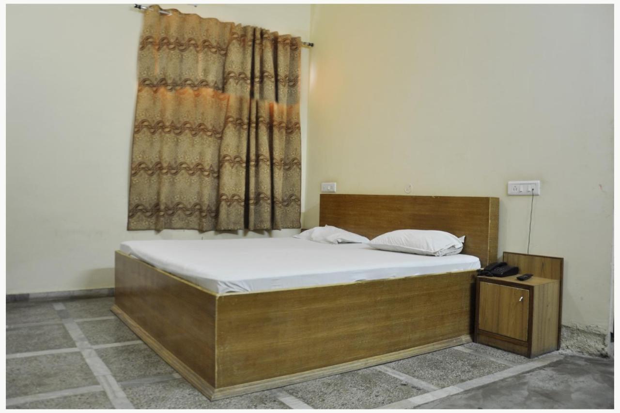 Hotel Lalit Palace Babina Exterior foto